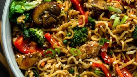 Quick and Easy 15 Minute Chicken Stir-Fry [+ Video]