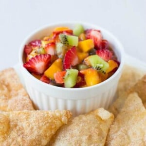 Quick, #Easy #Fruit #Salsa #Recipe with our fave cinnamon sugar chips @tortillaland chips ohsweetbasil.com