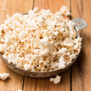 easy homemade kettle corn in 10 minutes ohsweetbasil.com