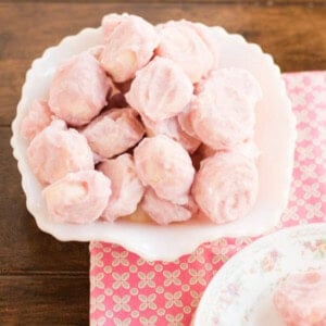 Our family's FAVORITE snack! Frozen Yogurt Banana Dippers ohsweetbasil.com