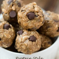 Protein no bake chocolate energy bites for the best snack ever! ohsweetbasil.com Heatlhy snack that tastes like cookie dough!