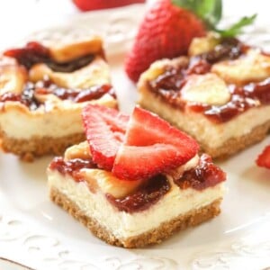 Strawberry cheesecake bars ohsweetbasil.com