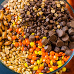 Need a last minute snack recipe for a holiday party? Us too, so we are taking this easy 5 Minute Reese's Snack Mix with pretzels!