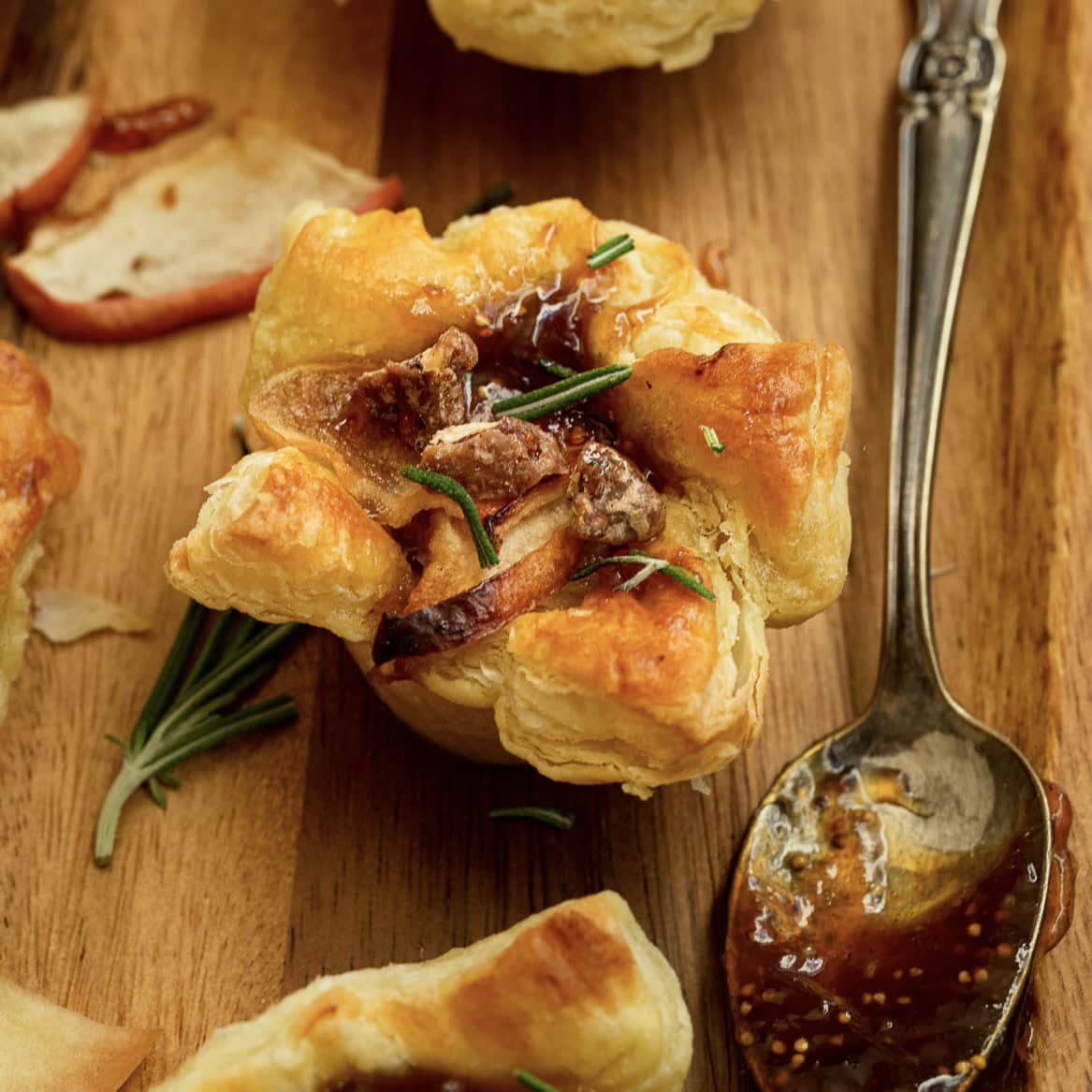 Apple Pecan Brie Mini Appetizers