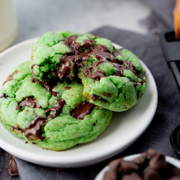 Green Mint Chocolate Chip Cookies - Oh Sweet Basil