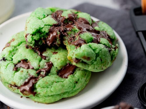 Green Mint Chocolate Chip Cookies - Oh Sweet Basil