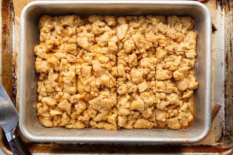 apple dessert bars with shortbread crust
