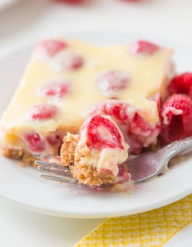 Lemon Raspberry Bars with a buttery graham cracker crust!
