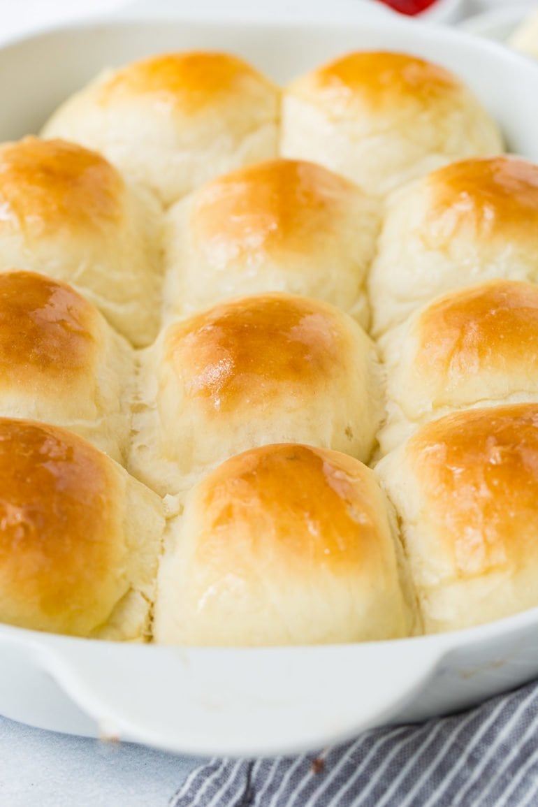 Making Rolls Soft and Buttery Dinner Rolls Recipe (Perfect for the Holidays)
