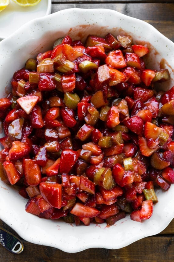 Easy Strawberry Rhubarb Crisp - Oh Sweet Basil