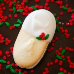 We debated back and forth about posting these White Chocolate Dipped Mint Milanos but in the ended decided to go for it because they are so easy and pretty! ohsweetbasil.com